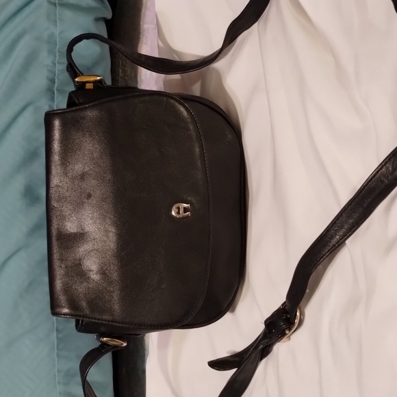 Atienne Aigner Handbags - 💕Atienne Aigner Black leather Shoulder bag💕